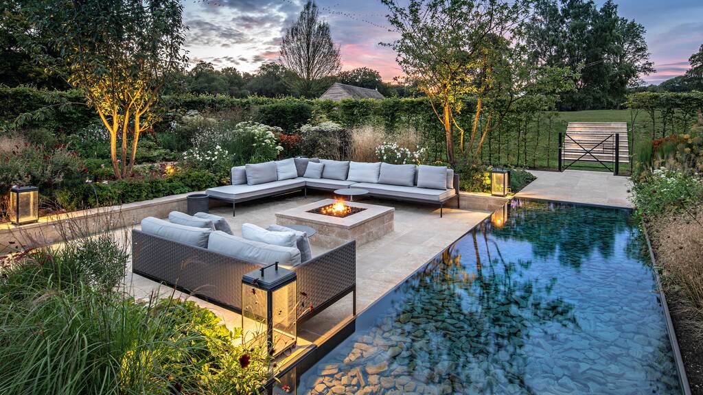 Decorating outdoor space in home