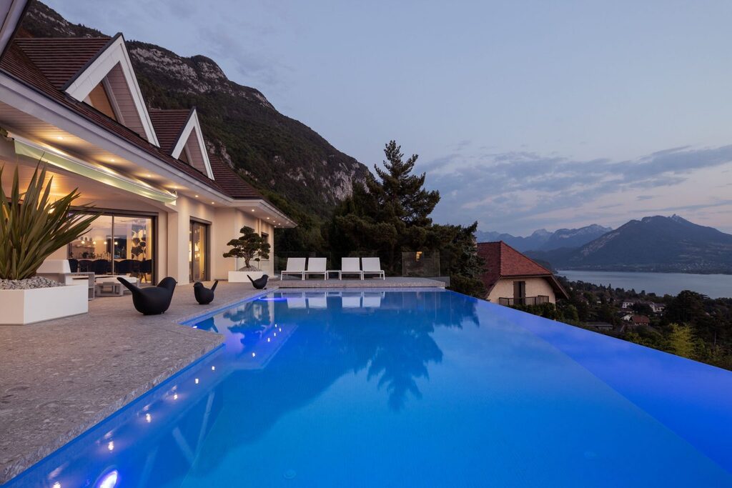 Infinity Pool villa